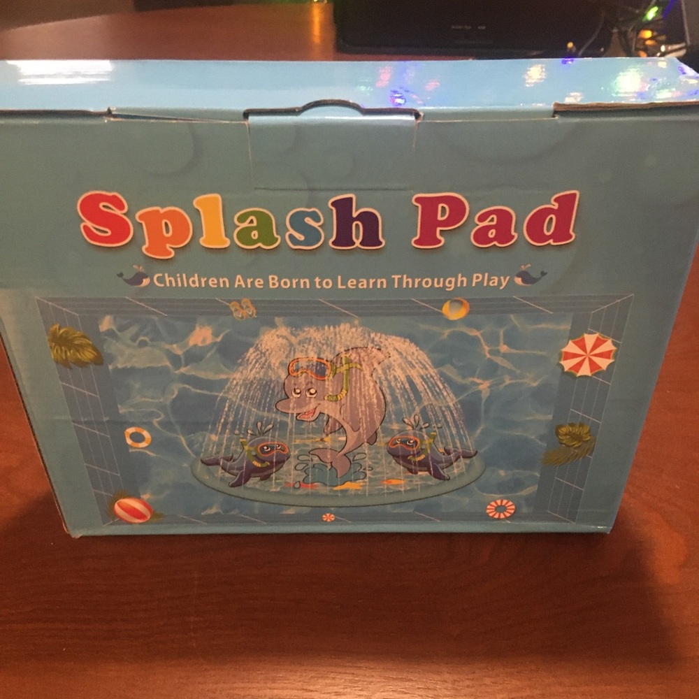 Outdoor kids splash pad